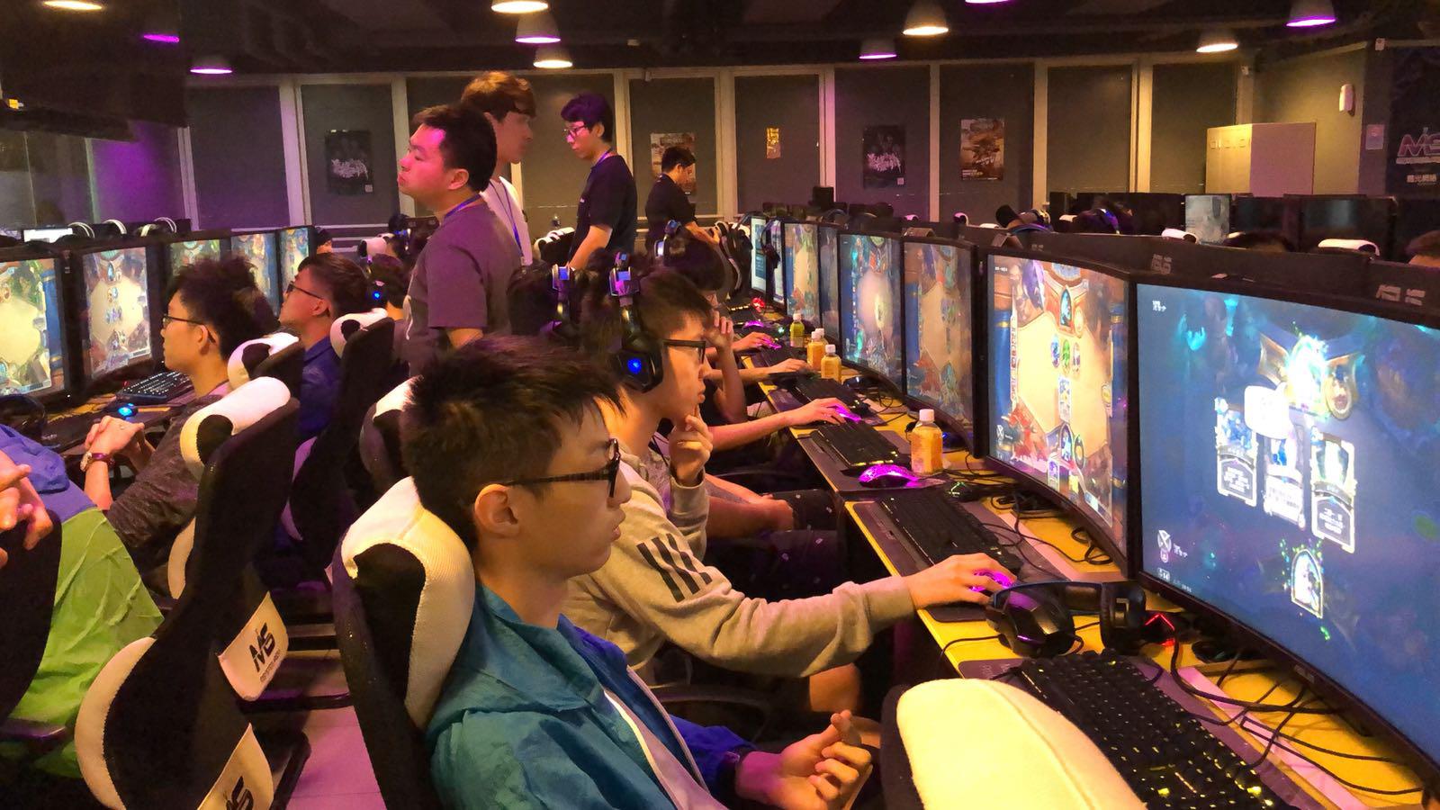 足球组织必 足球组织必