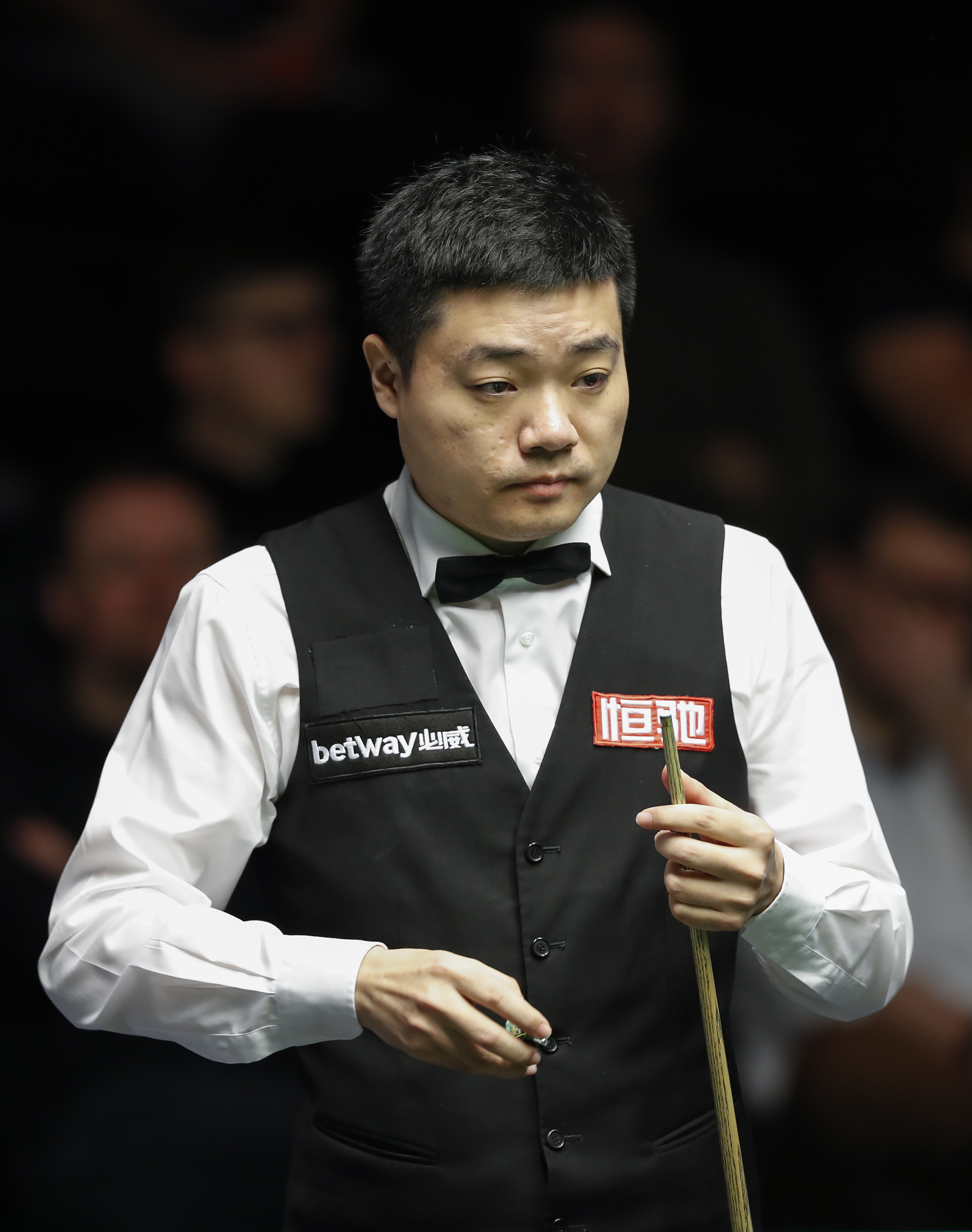 甚至暗示 甚至暗示