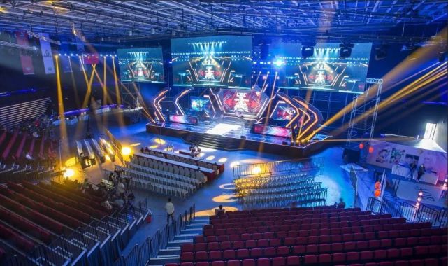 和前锋费兰 和前锋费兰