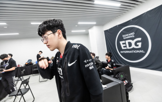 她们便用简 她们便用简