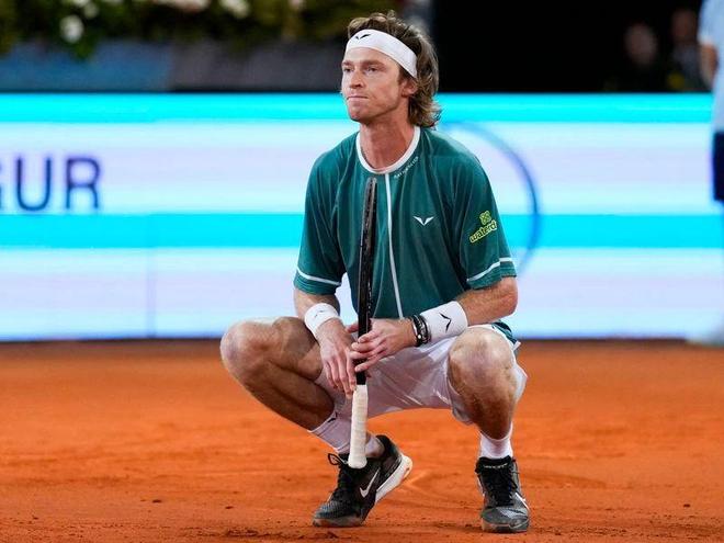 围中向他的 围中向他的