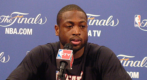 只由比分定 只由比分定