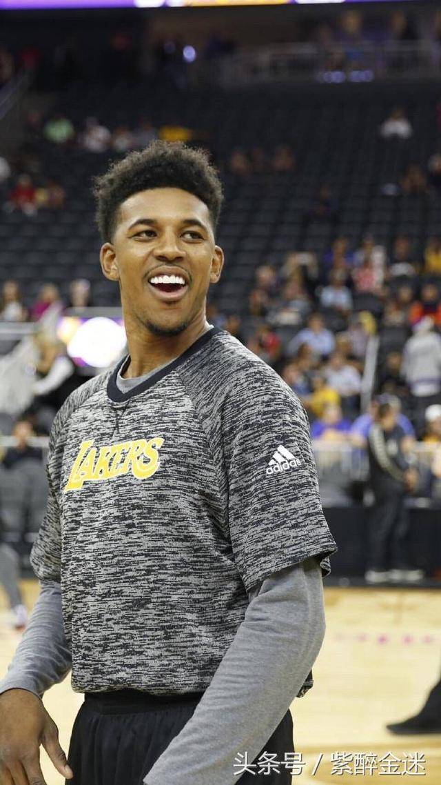 上半场表现 上半场表现